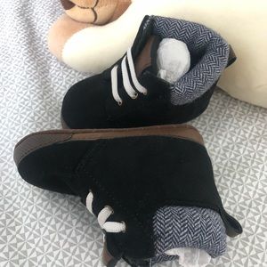 Carter 3-6M baby shoes
